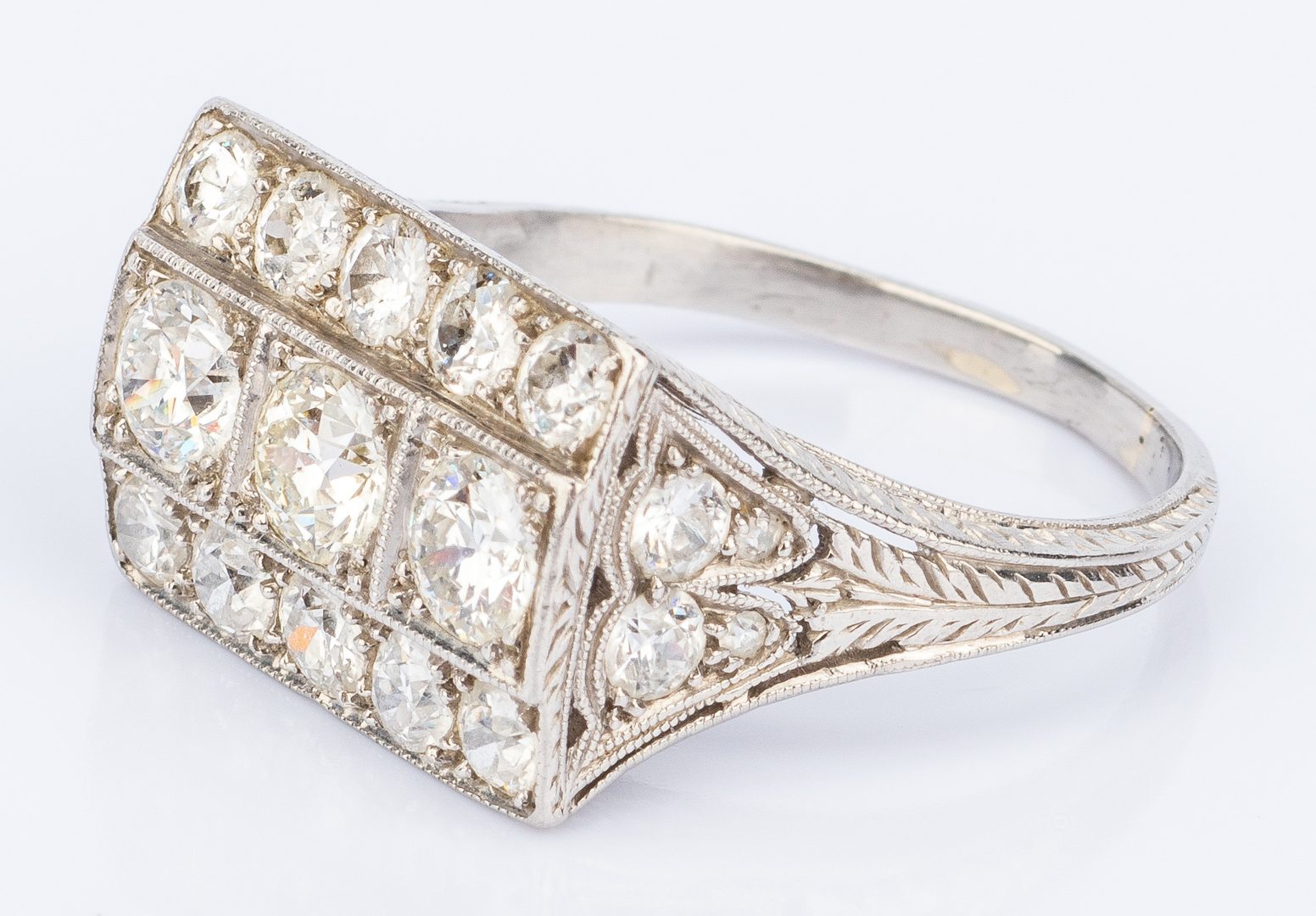 Lot 35: Art Deco Platinum Diamond Ring