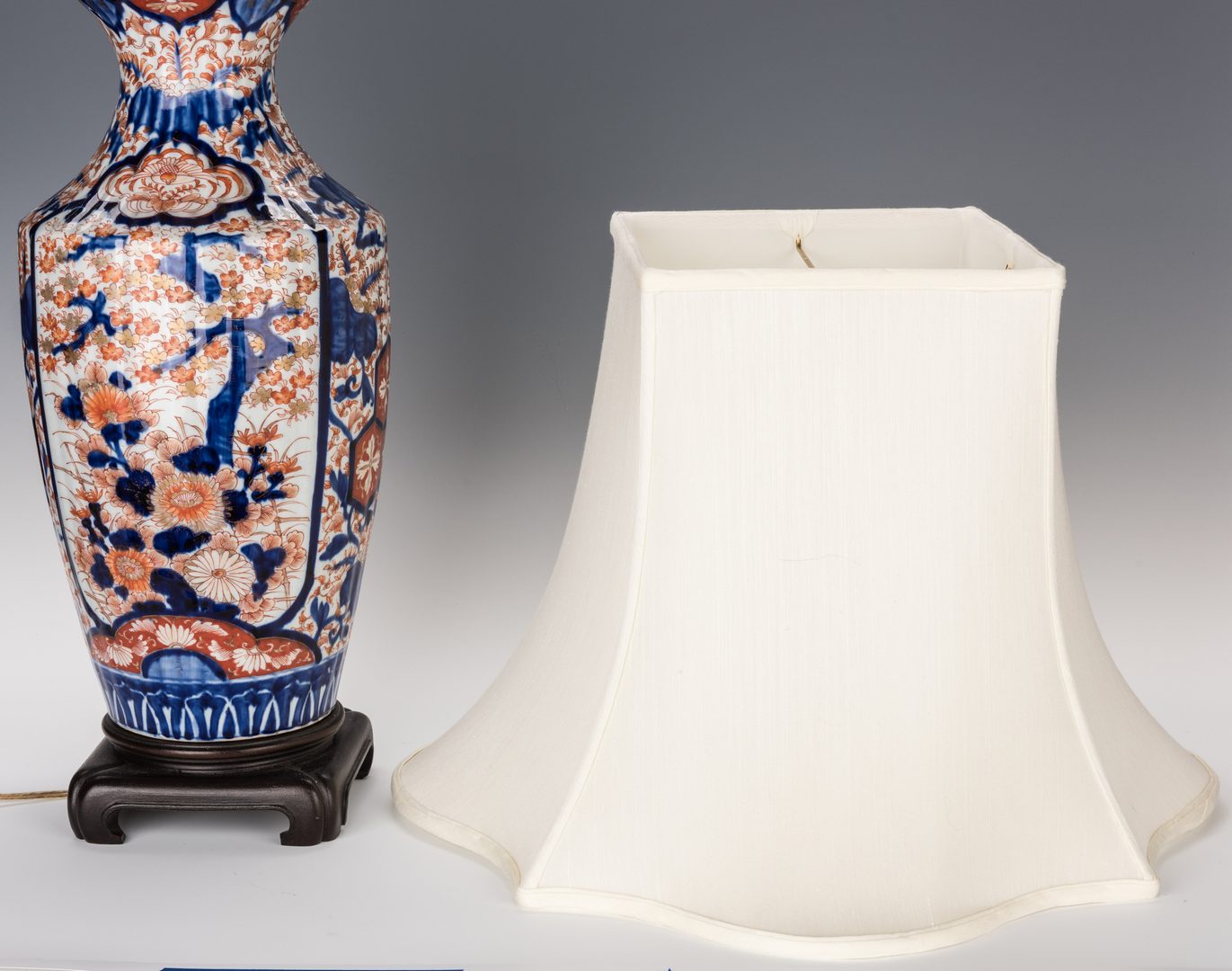 Lot 367: Japanese Imari Porcelain Lamp