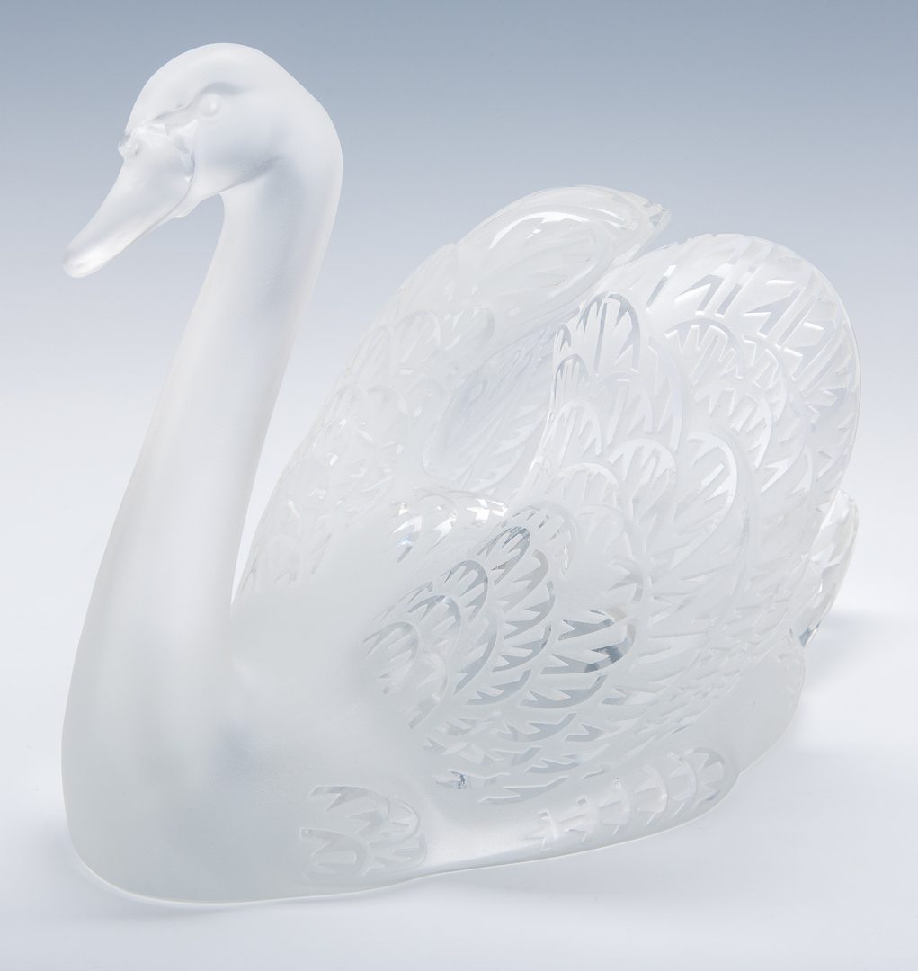 Lot 605: Lalique Crystal Swan on Mirror "Cygne"