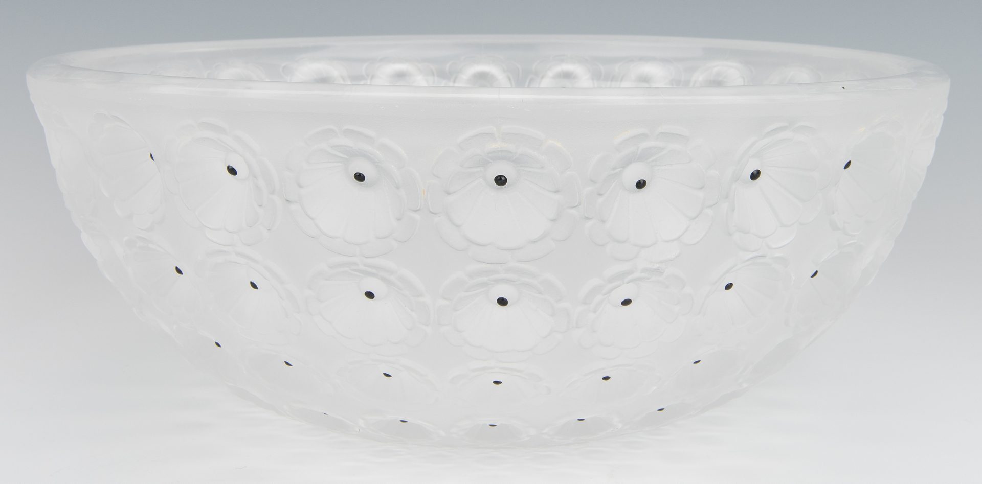 Lot 609: Lalique Nemours bowl