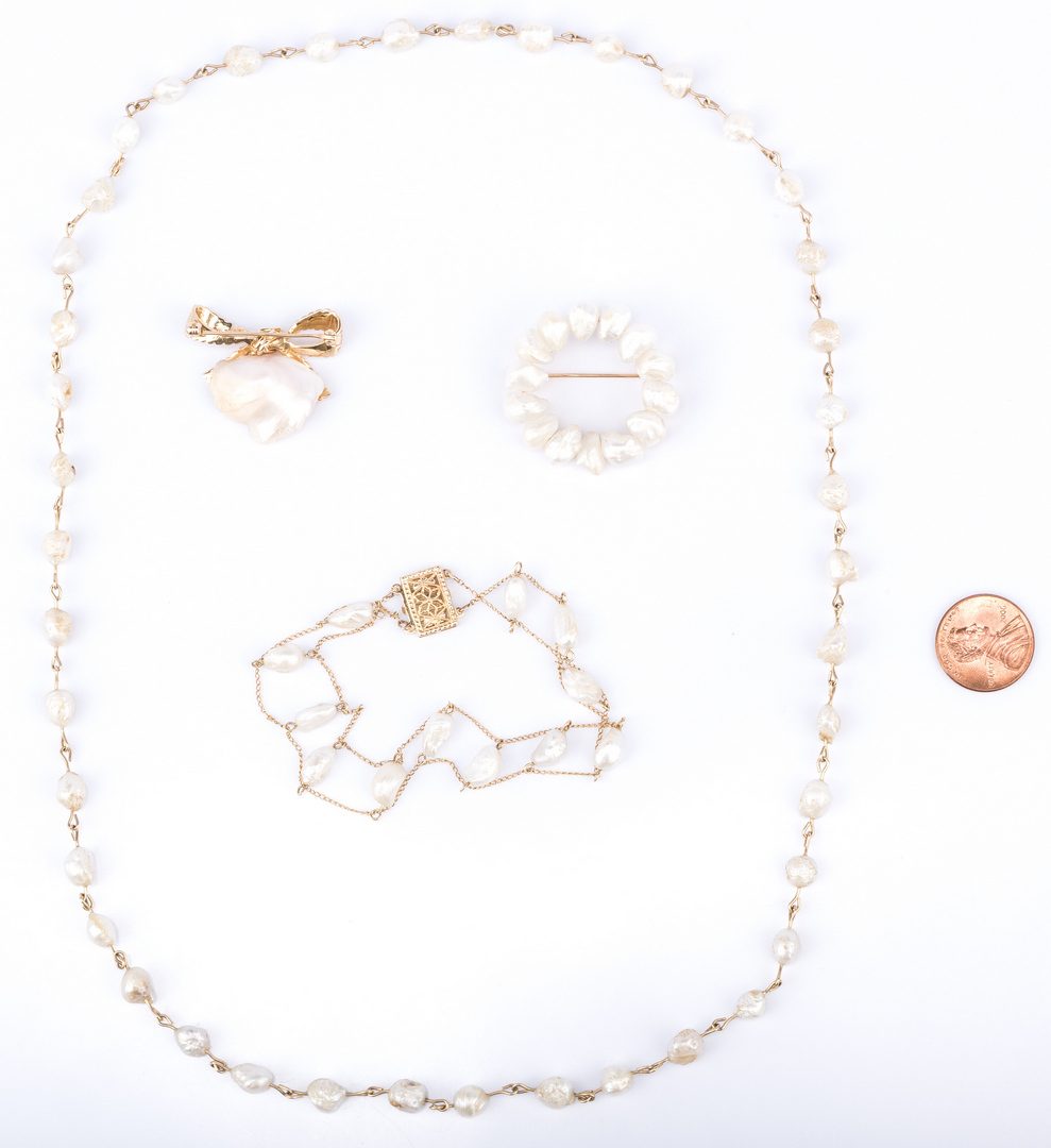 Lot 37: 4 TN Pearl and Gold jewelry Items