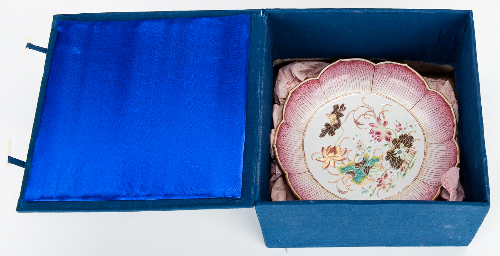 Lot 15: Chinese Export Porcelain Lotus Dish