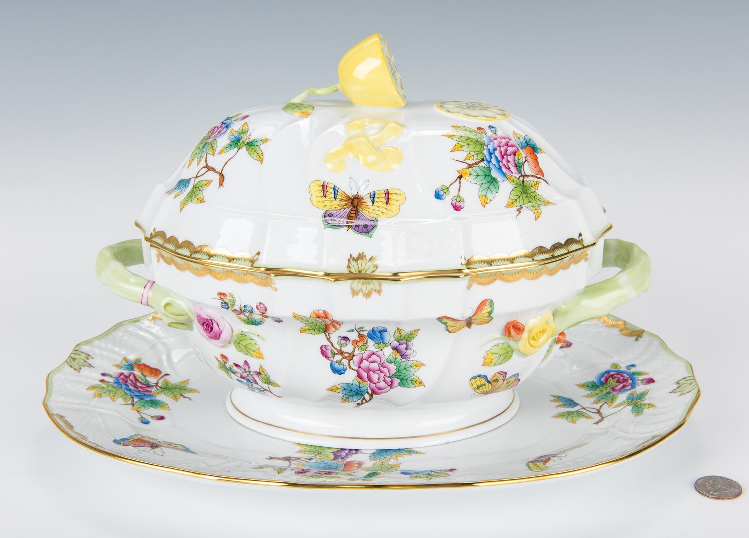 Lot 236: Herend Queen Victoria Soup Tureen and Underplate