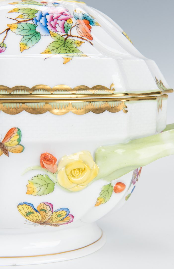 Lot 236: Herend Queen Victoria Soup Tureen and Underplate