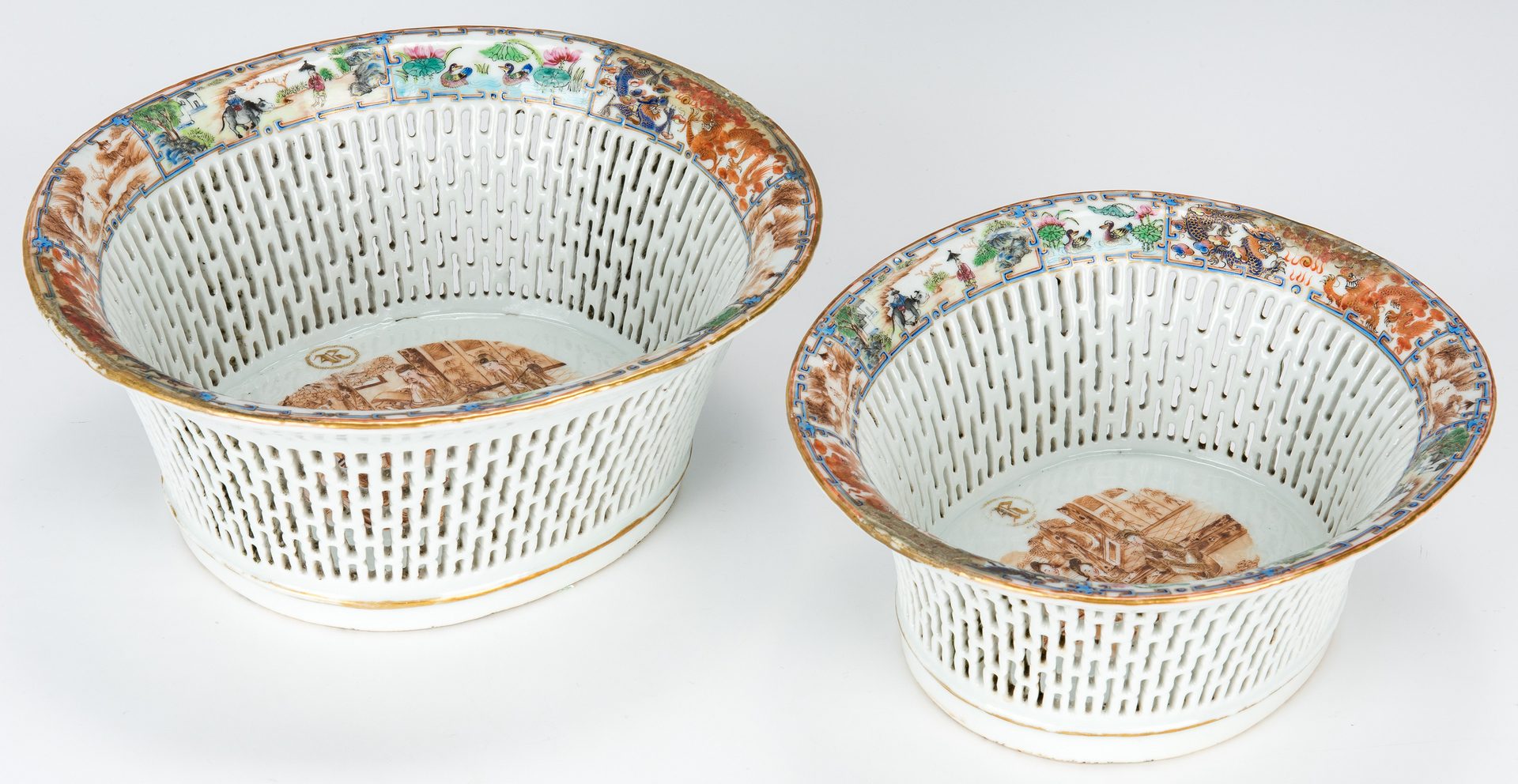 Lot 23: 16 pcs Chinese Export Porcelain, 16 pcs incl. Baskets