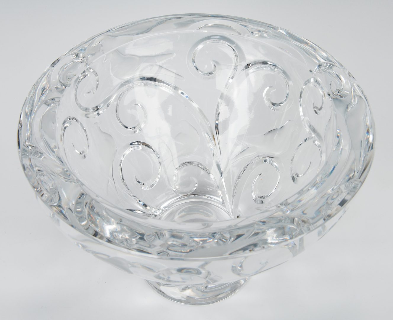 Lot 569: Lalique Verone Centerpiece Bowl