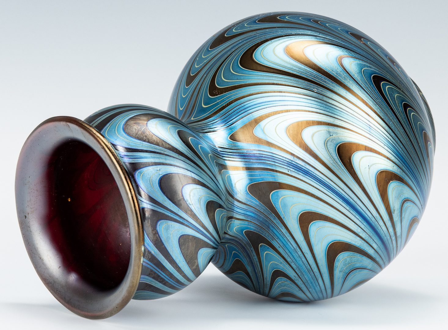 Lot 572: Loetz Phanomen Art Glass Vase, signed "Austria"