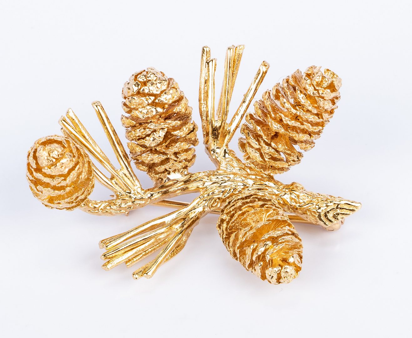 Lot 669: 3 14K Jewelry Items incl. Pinecone Pin