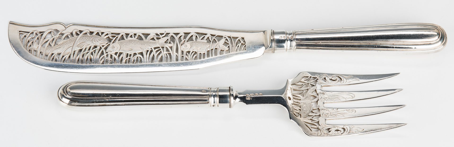 Lot 711: Cased Sterling Silver Fish Set and Tea Spoon Set