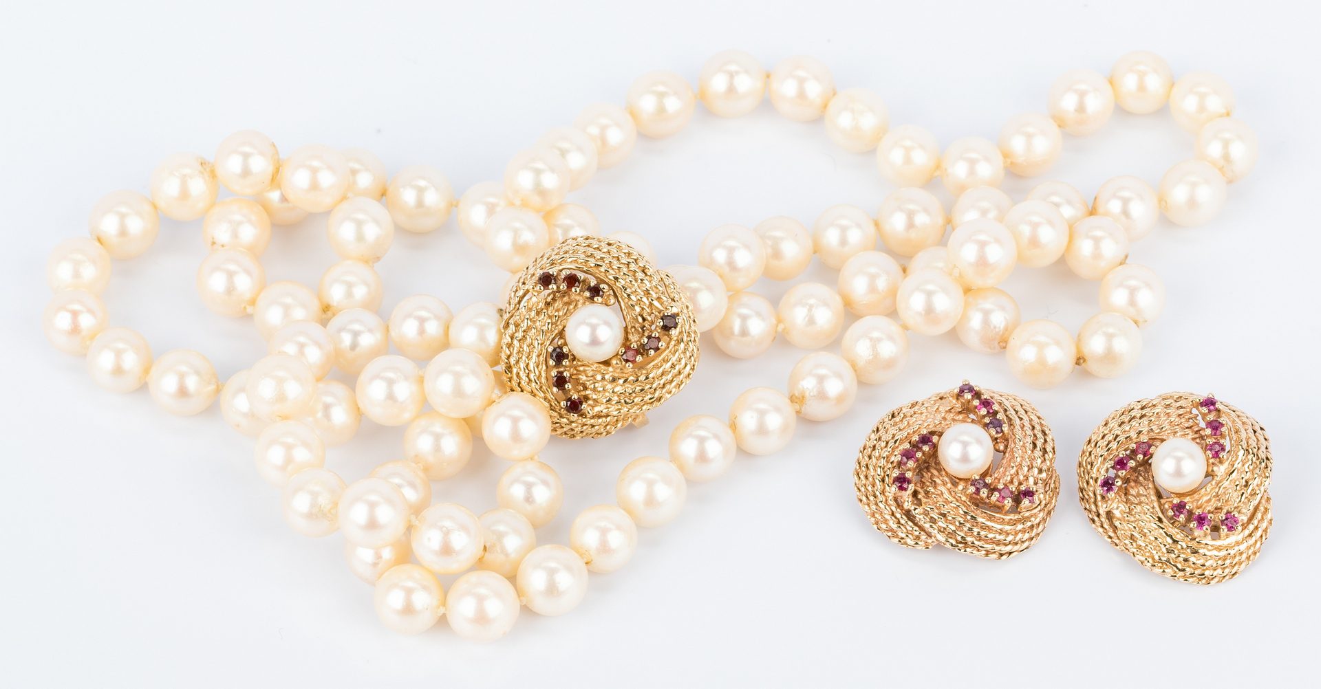 Lot 824: Group Gold and Pearl Jewelry