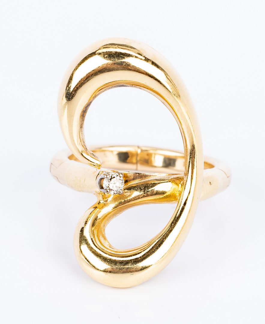 Lot 828: 2 Gold Fashion Rings, 18K and 14K