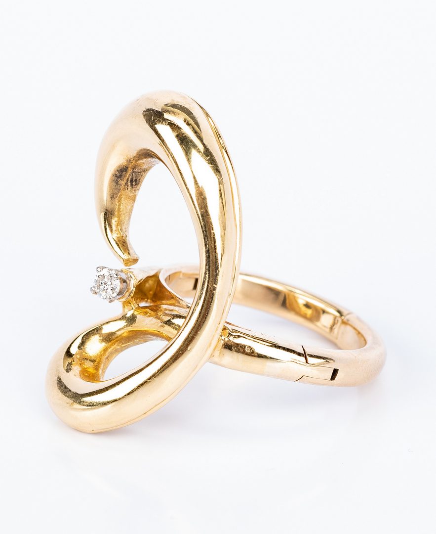 Lot 828: 2 Gold Fashion Rings, 18K and 14K