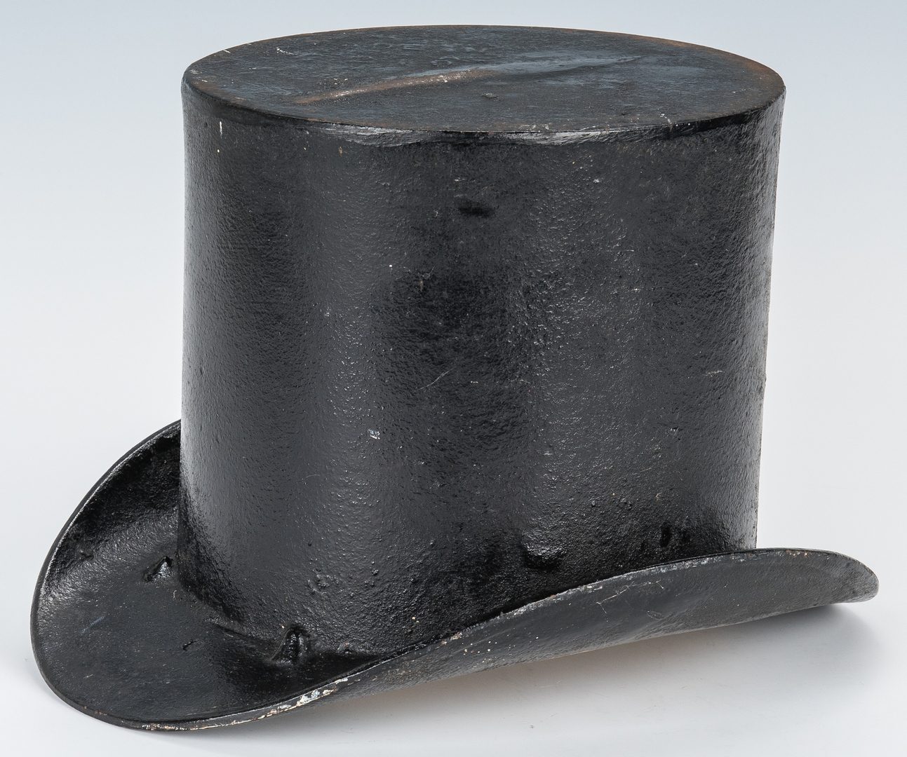 Lot 108: Cast Iron Top Hat Spittoon or Planter | Case Auctions