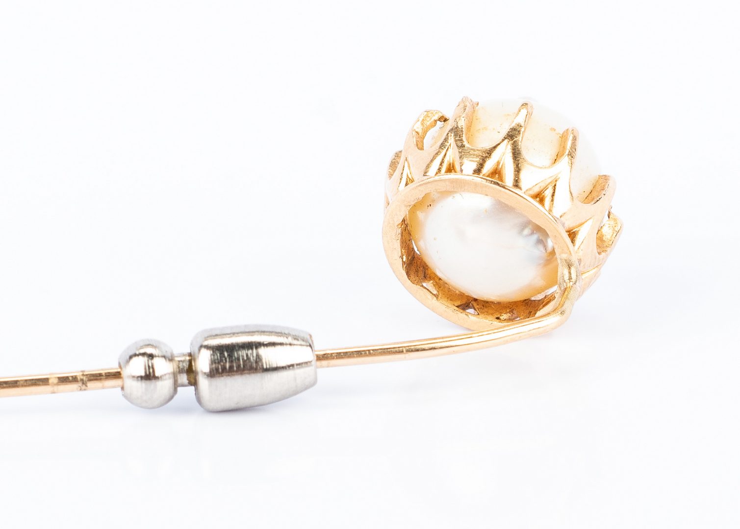 Lot 144: 8 Gold and Semi-precious Jewelry Items