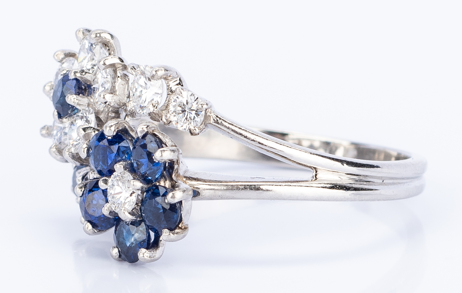 Lot 25: Plat. Diamond, Sapphire Flower Ring