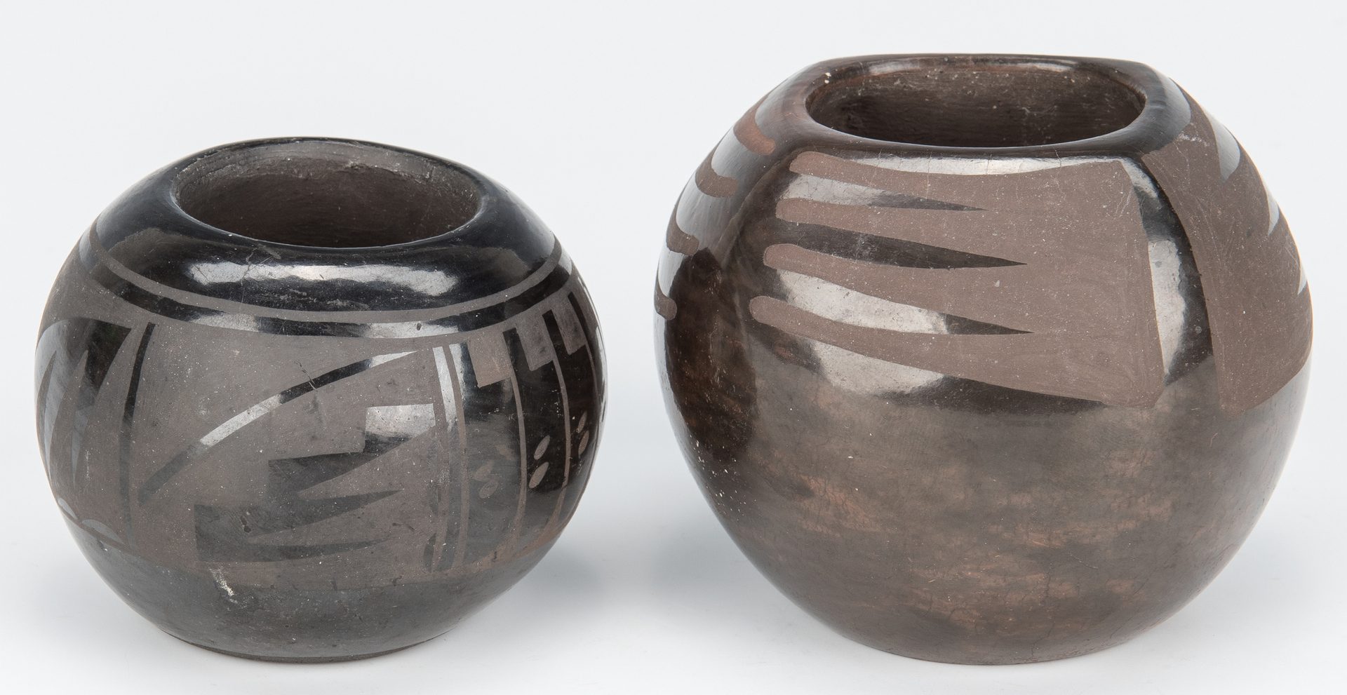 Lot 278: 4 Santa Clara Pueblo Pottery Items & 1 Navajo Pottery Item