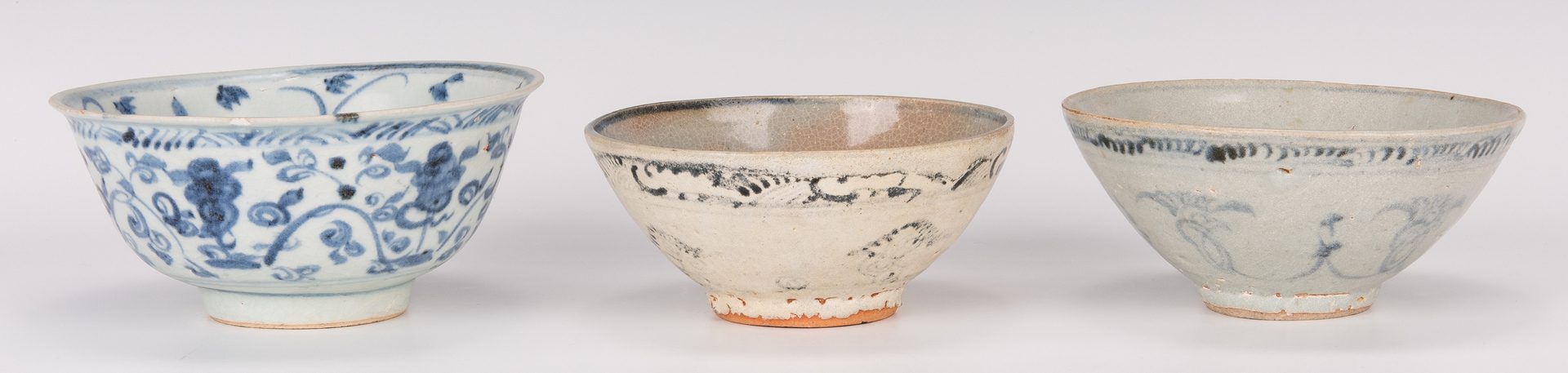 Lot 318: 5 Chinese Porcelain Bowls, Wucai & Ming
