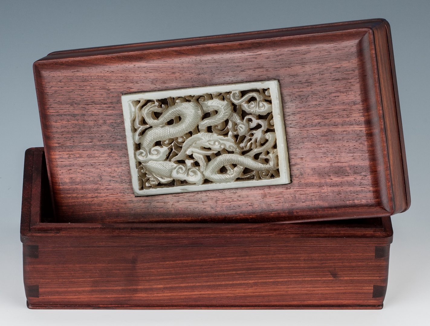 Lot 405: 3 Chinese Carved Jade items, incl. Inlaid Box