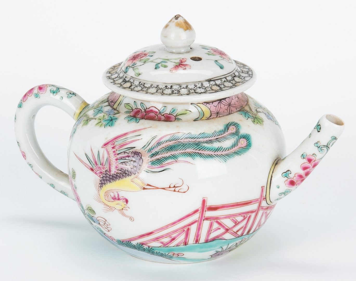Lot 16: Chinese Export Teapots, Creamers & Lid, 5 pcs