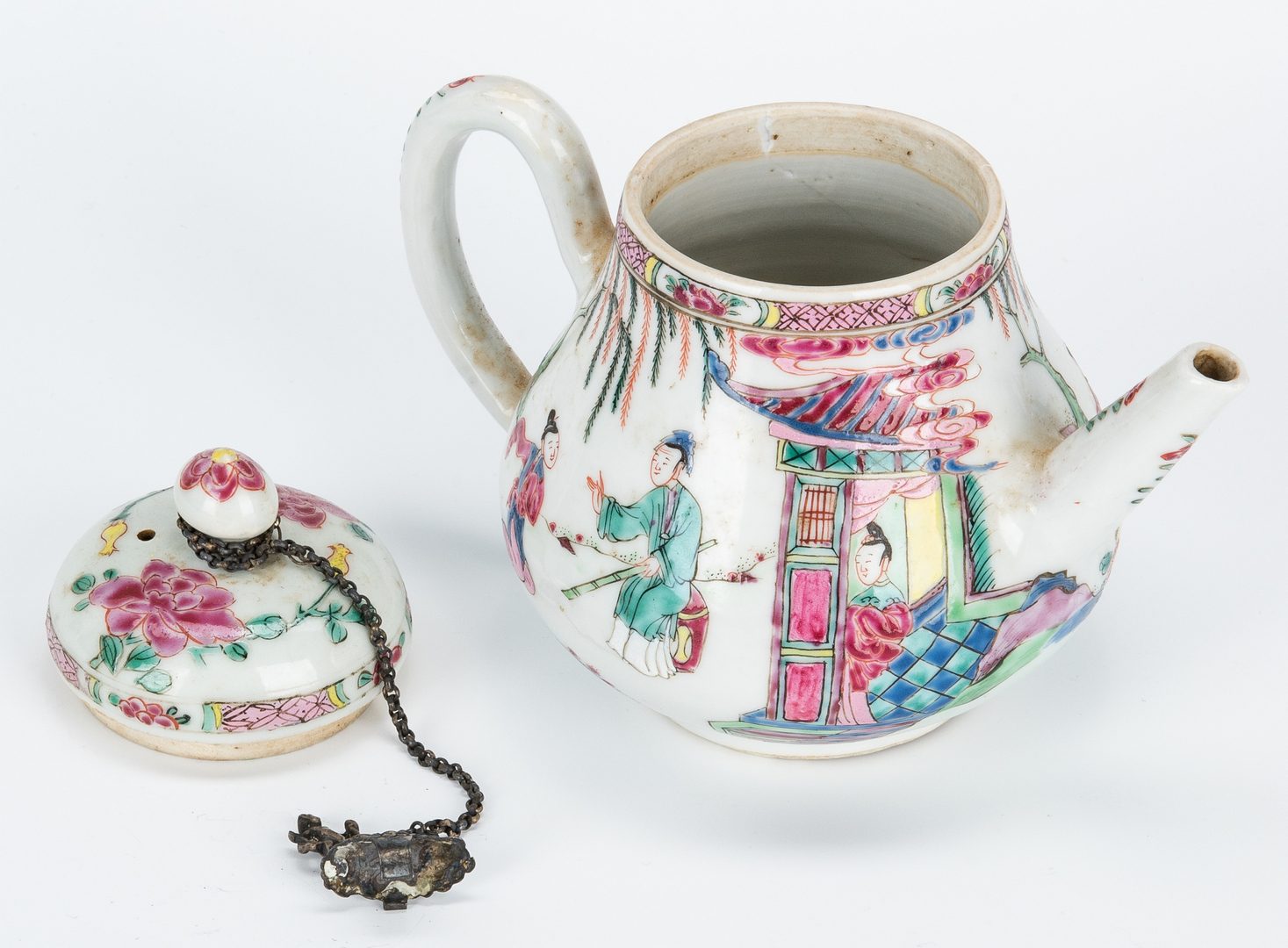 Lot 16: Chinese Export Teapots, Creamers & Lid, 5 pcs