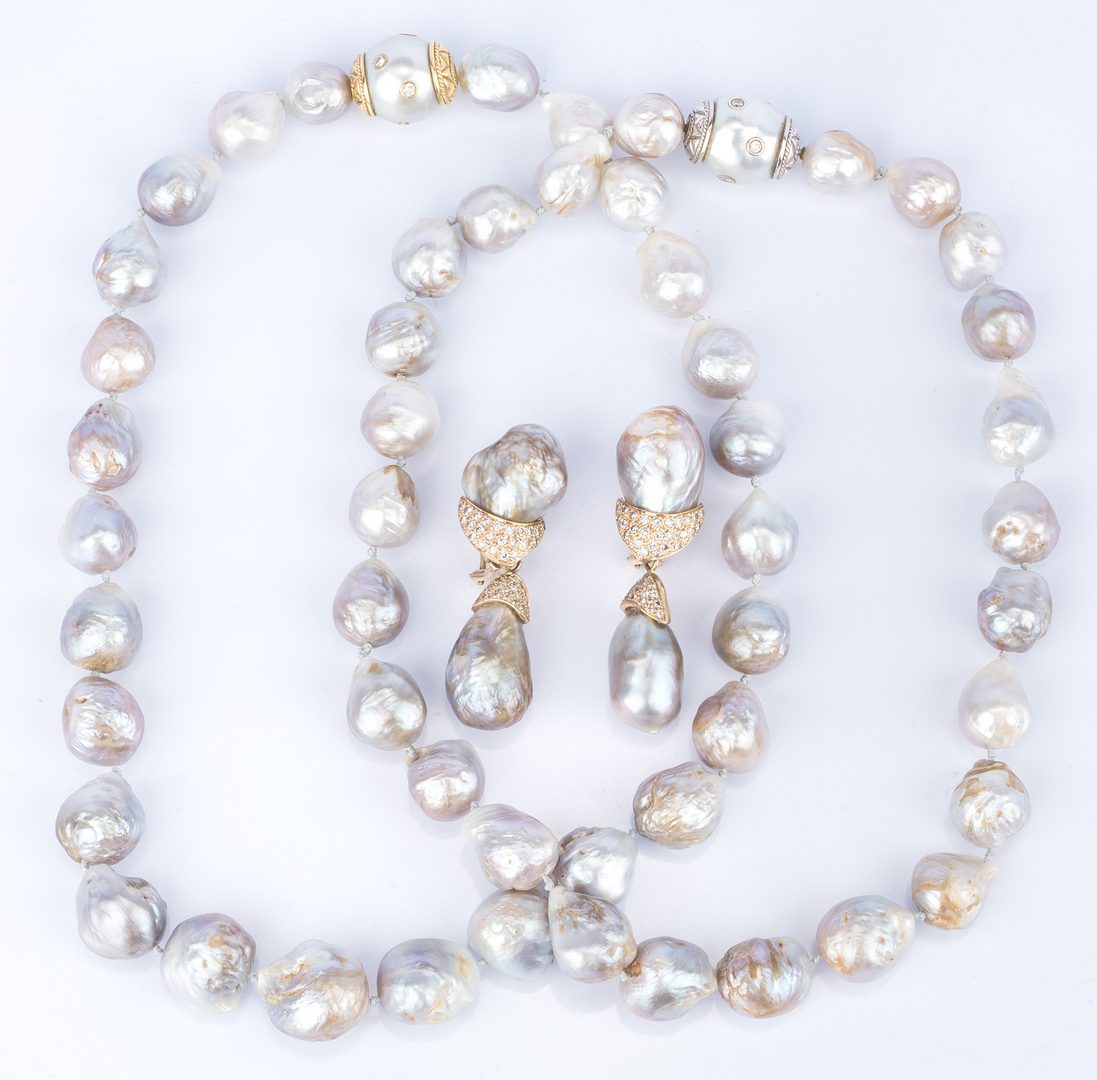 Lot 176: Dia. Baroque Pearl Necklace/Earring Set