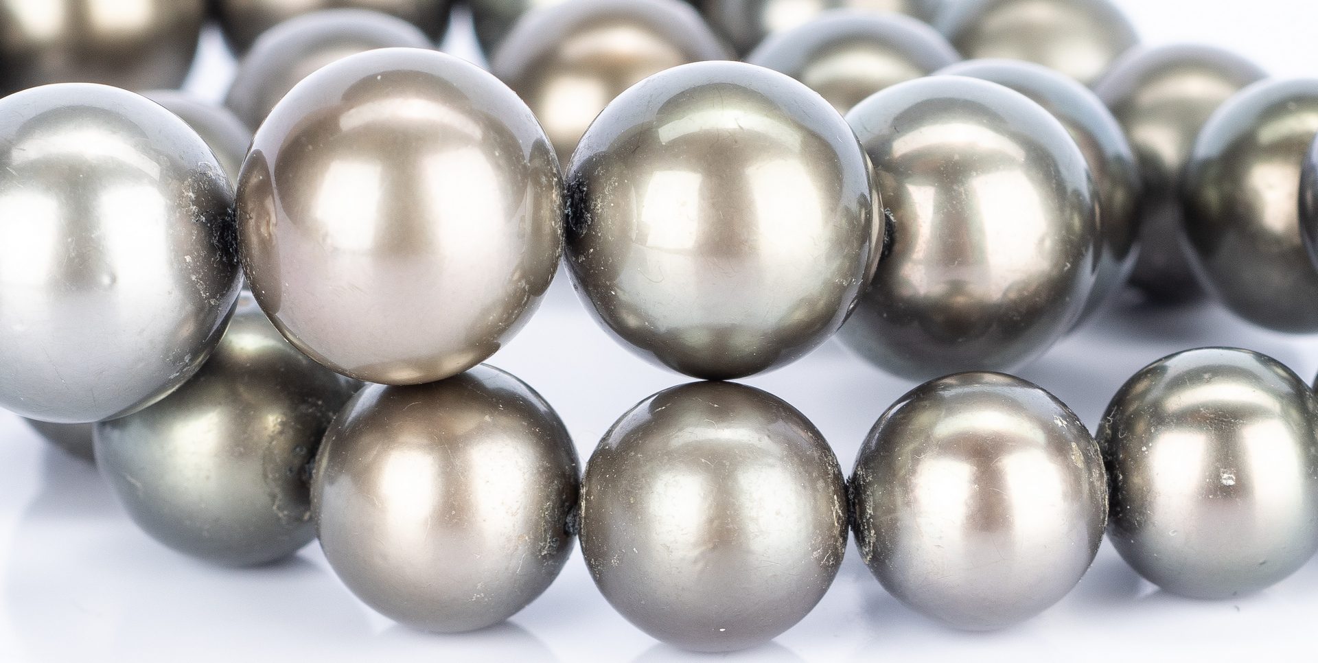 Lot 180: Grey Tahitian Cultured Pearl Necklace