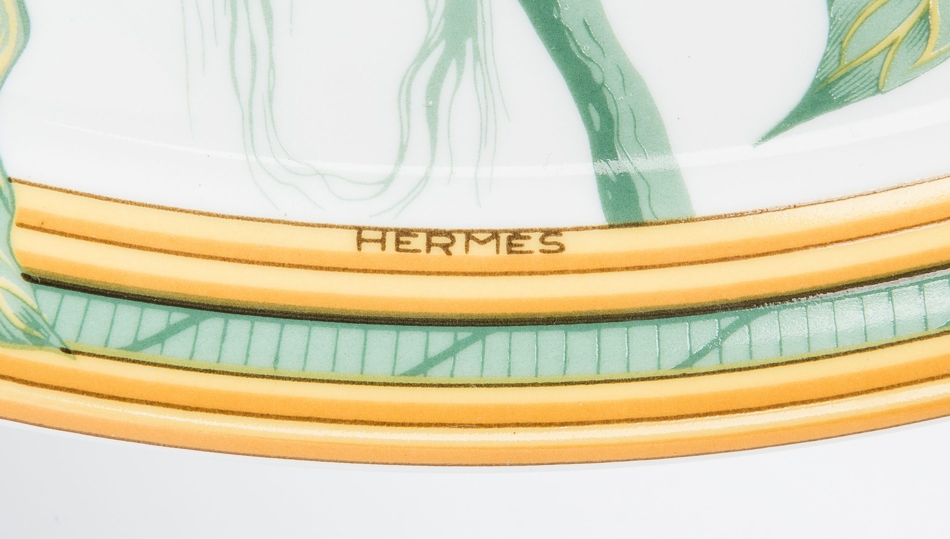 Lot 261: 9 Hermes Paris Toucans Pattern Porcelain Items