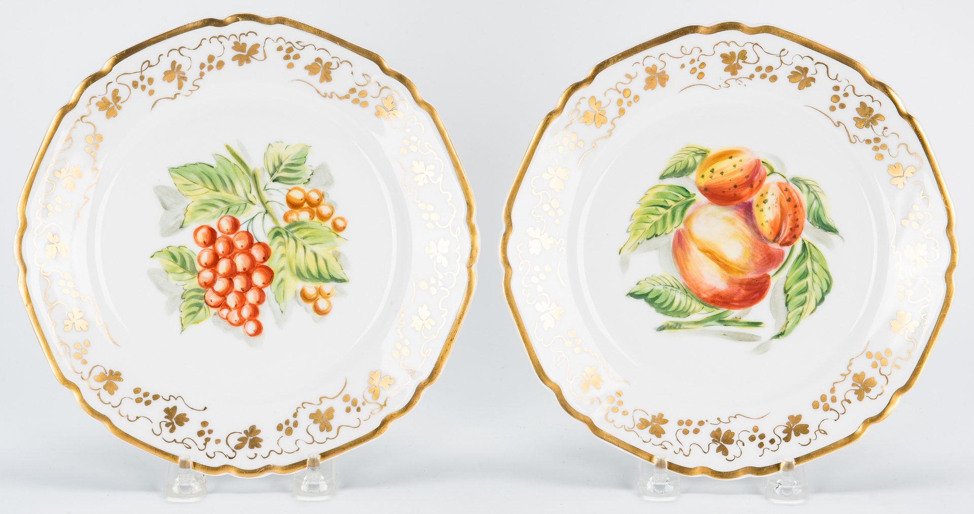 Lot 266: 16 French Porcelain Luncheon Plates
