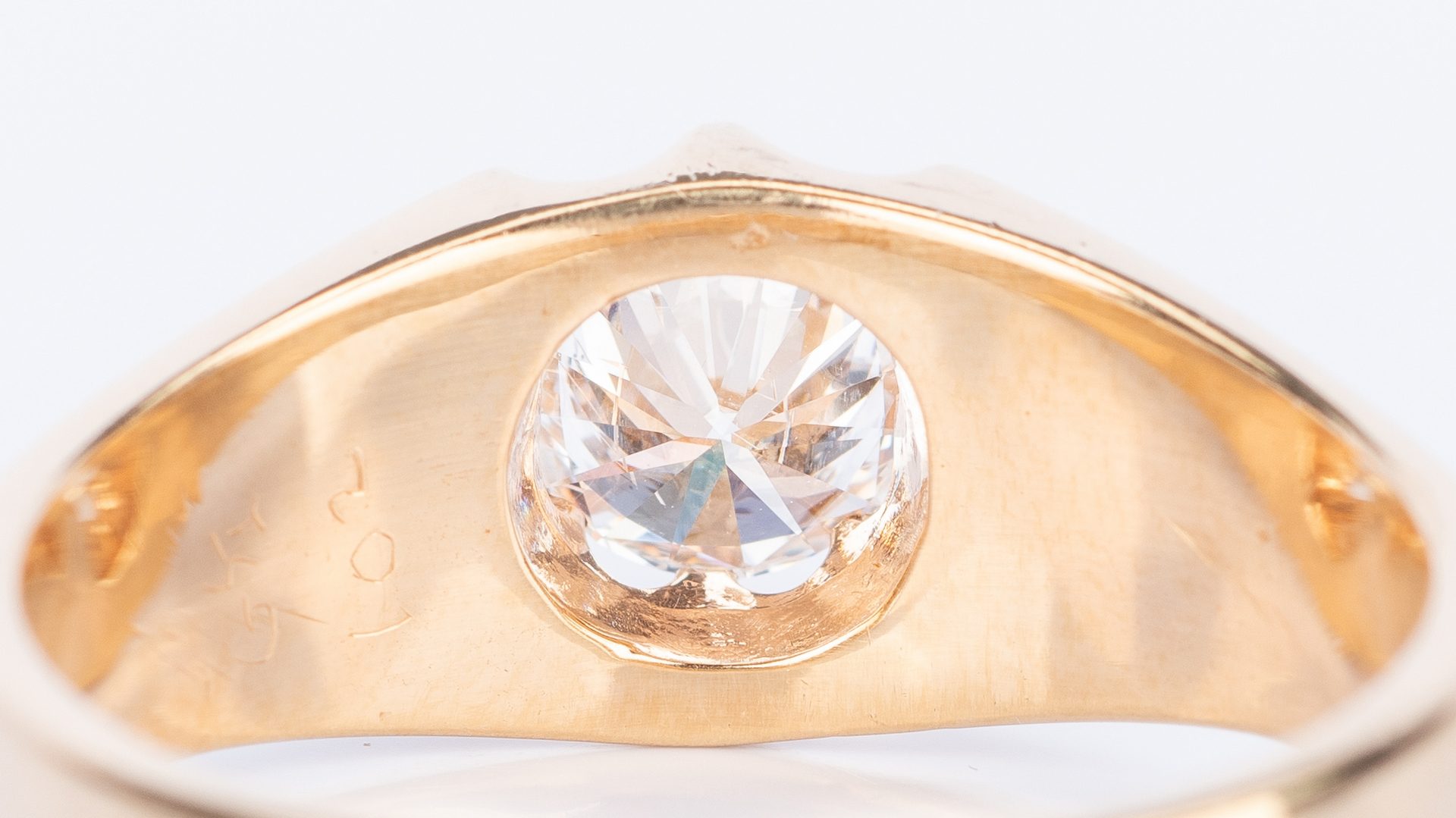 Lot 393: 14K Gents One carat Diamond Ring