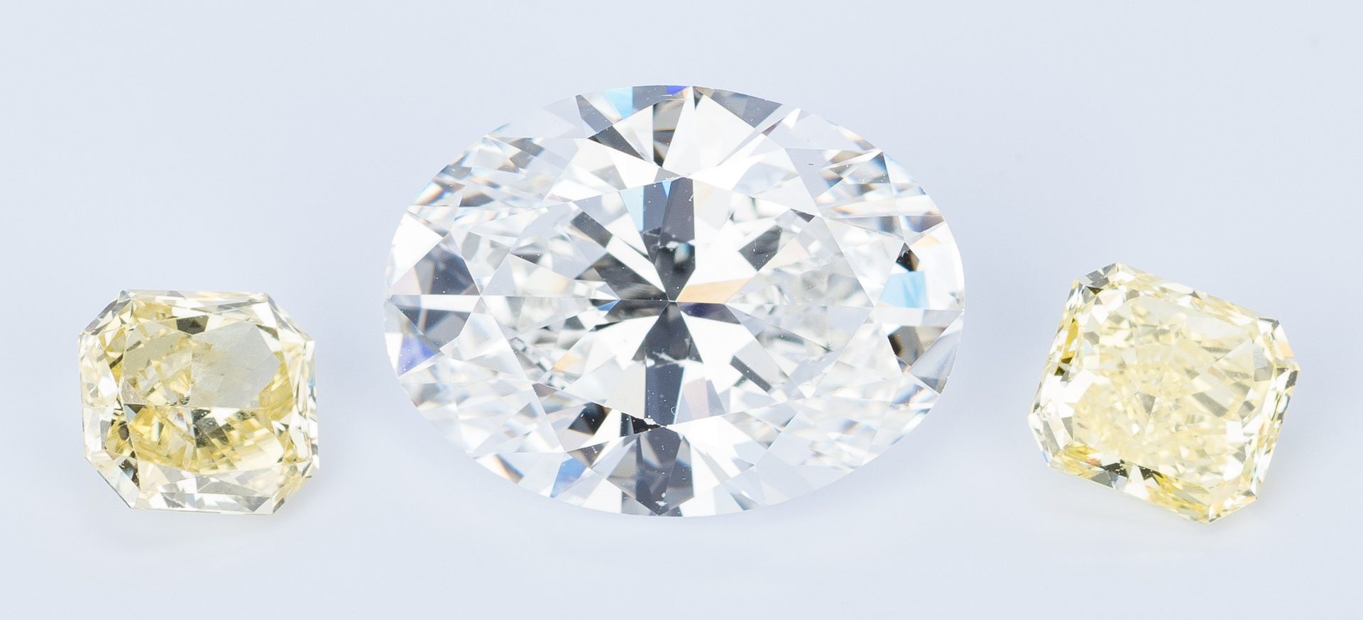 Lot 41: 7.32 Oval Diamond, VS1/G & 2 FIY GIA 3-stone ring