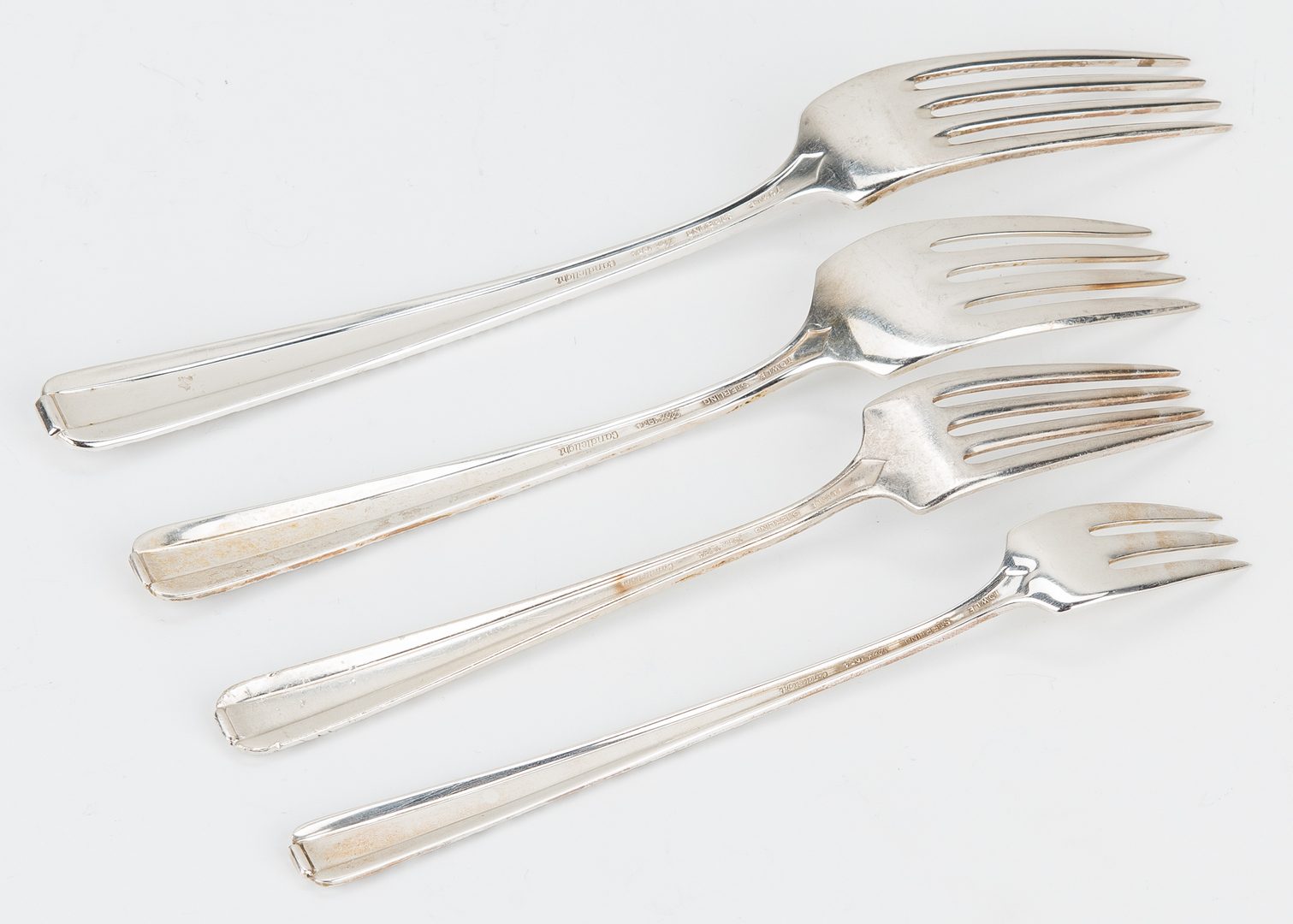 Lot 433: 90 pcs. Towle Candlelight Pattern Sterling Silver Flatware