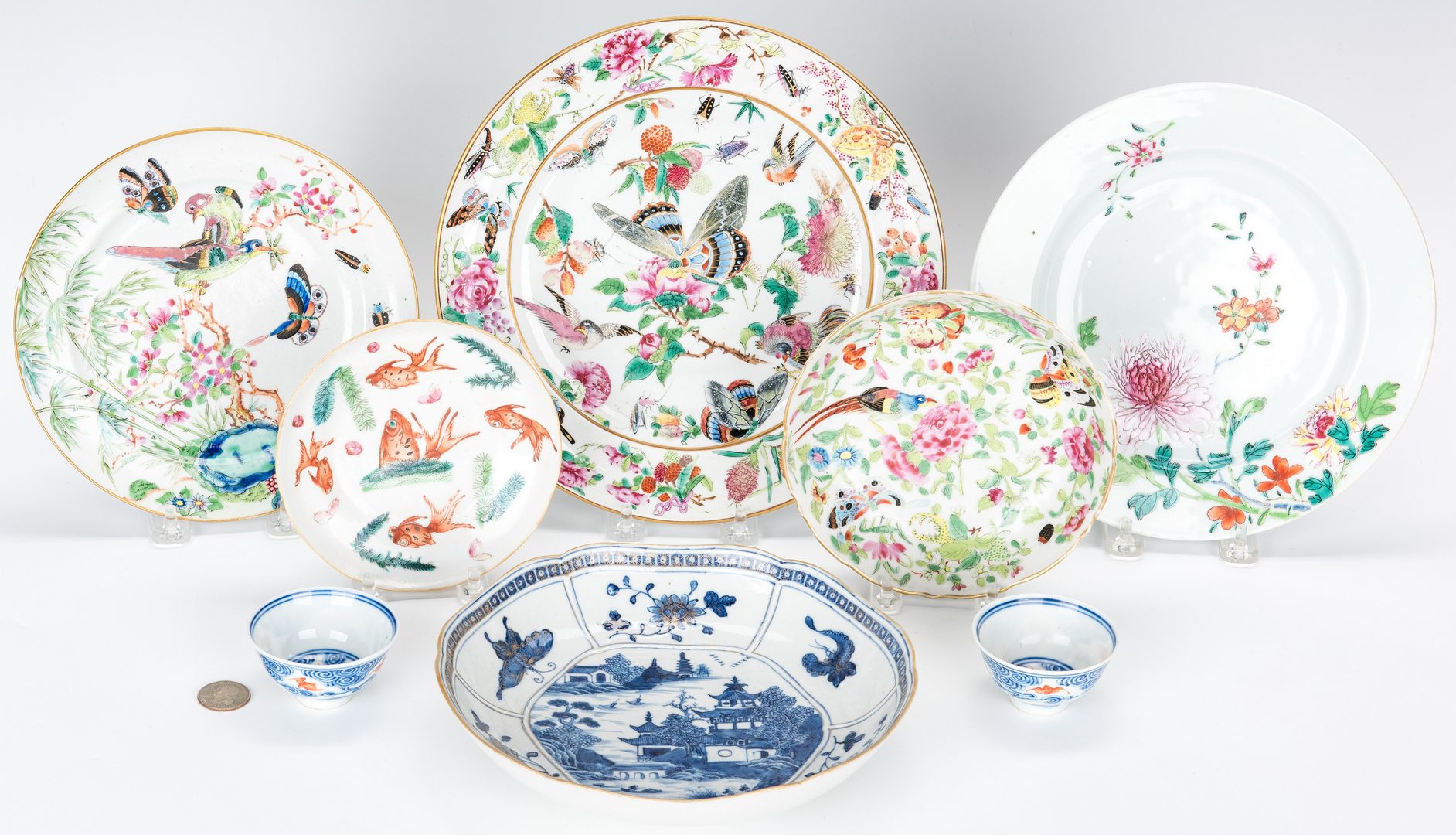 Lot 456: 8 Chinese Porcelain items incl. wine cups