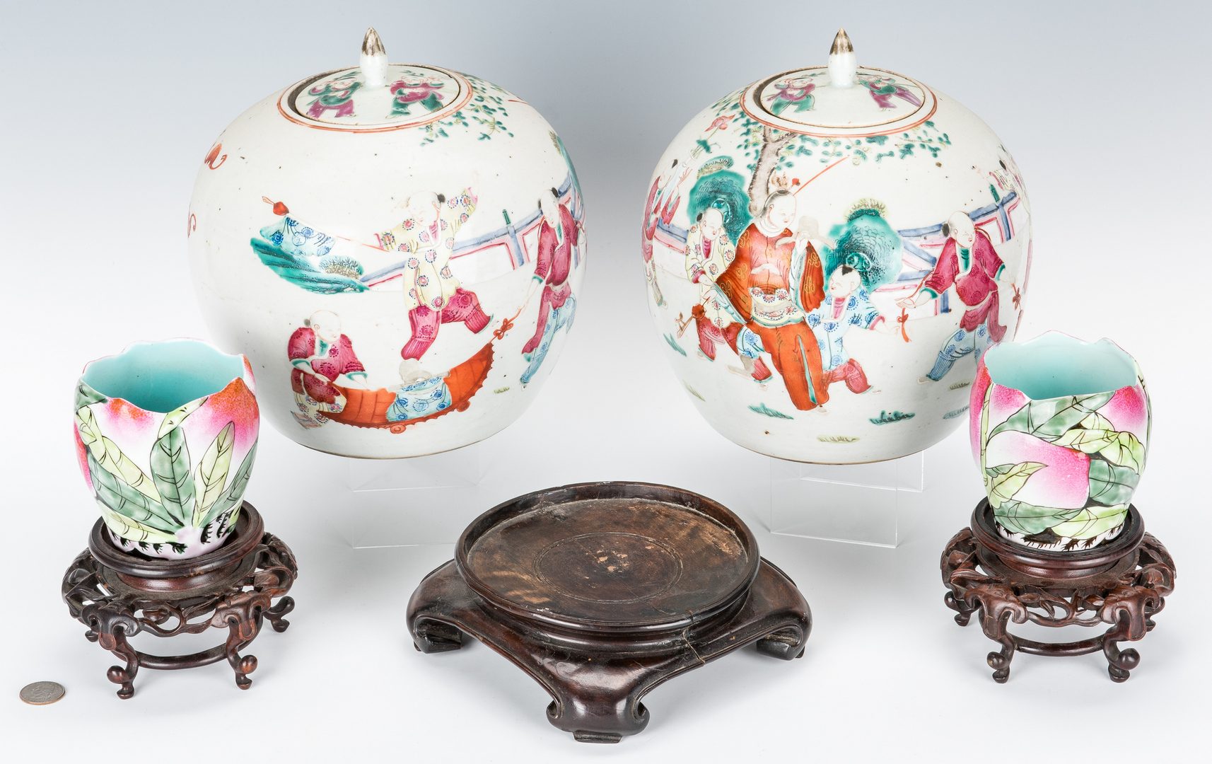 Lot 457: Pair Chinese Export Jars and Pair Cups