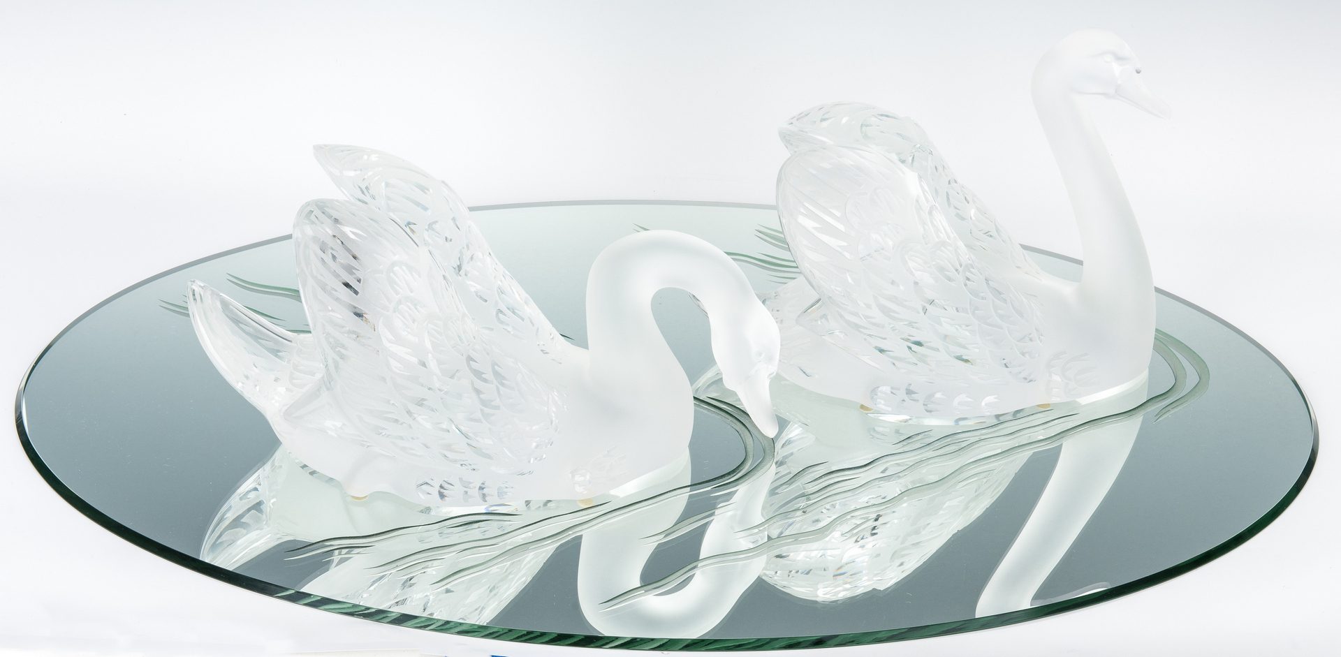 Lot 495: Pair of Lalique Cygnes Swans with Mirror
