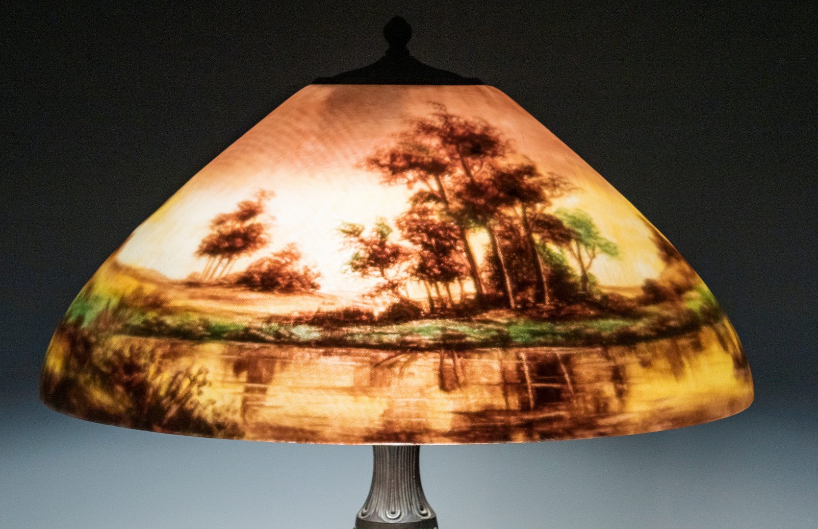 Lot 513: Handel Table Lamp, Jefferson Chipped Ice Shade
