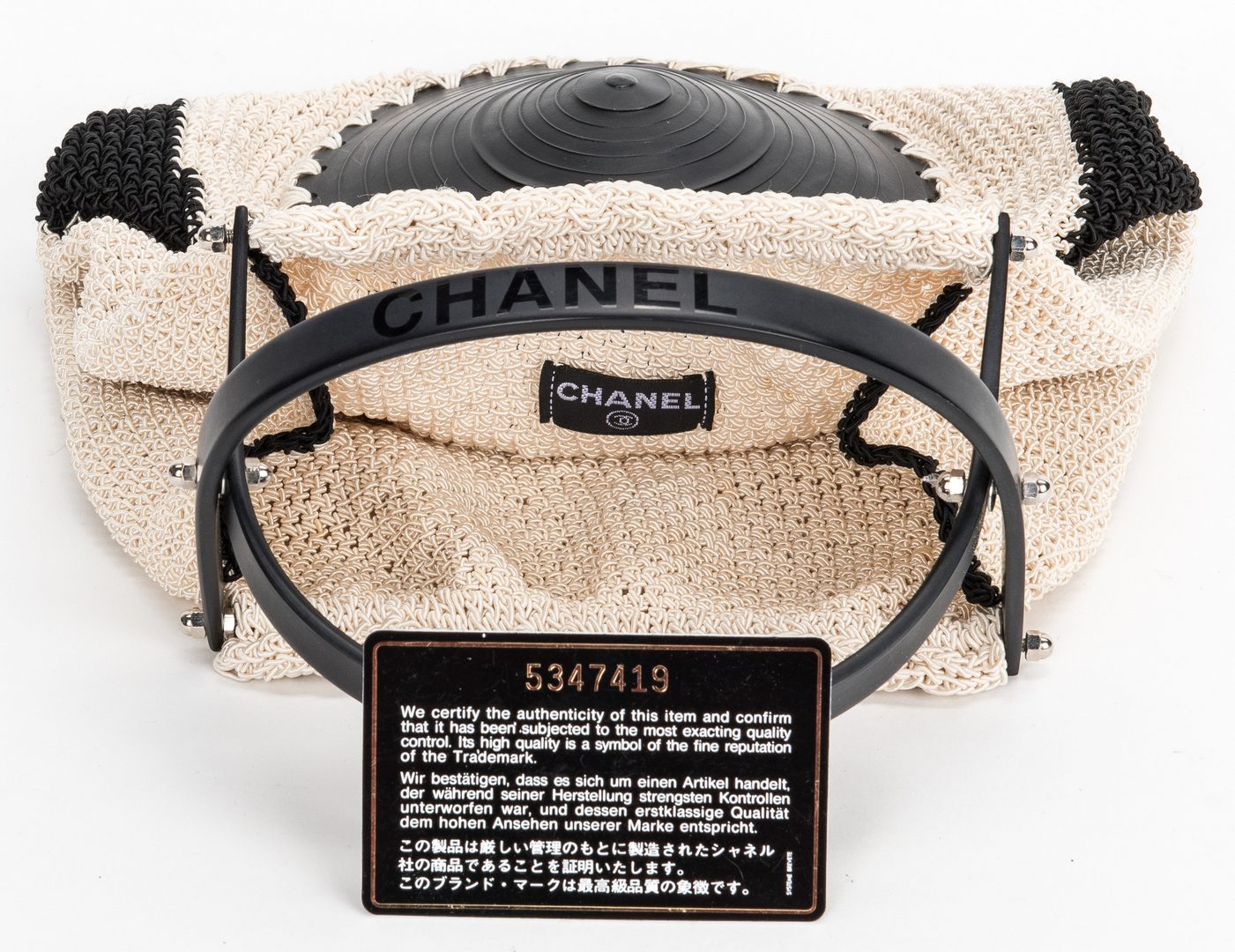 Lot 750: 2 Chanel Items incl. Wallet/Crossbody & Crochet Bag