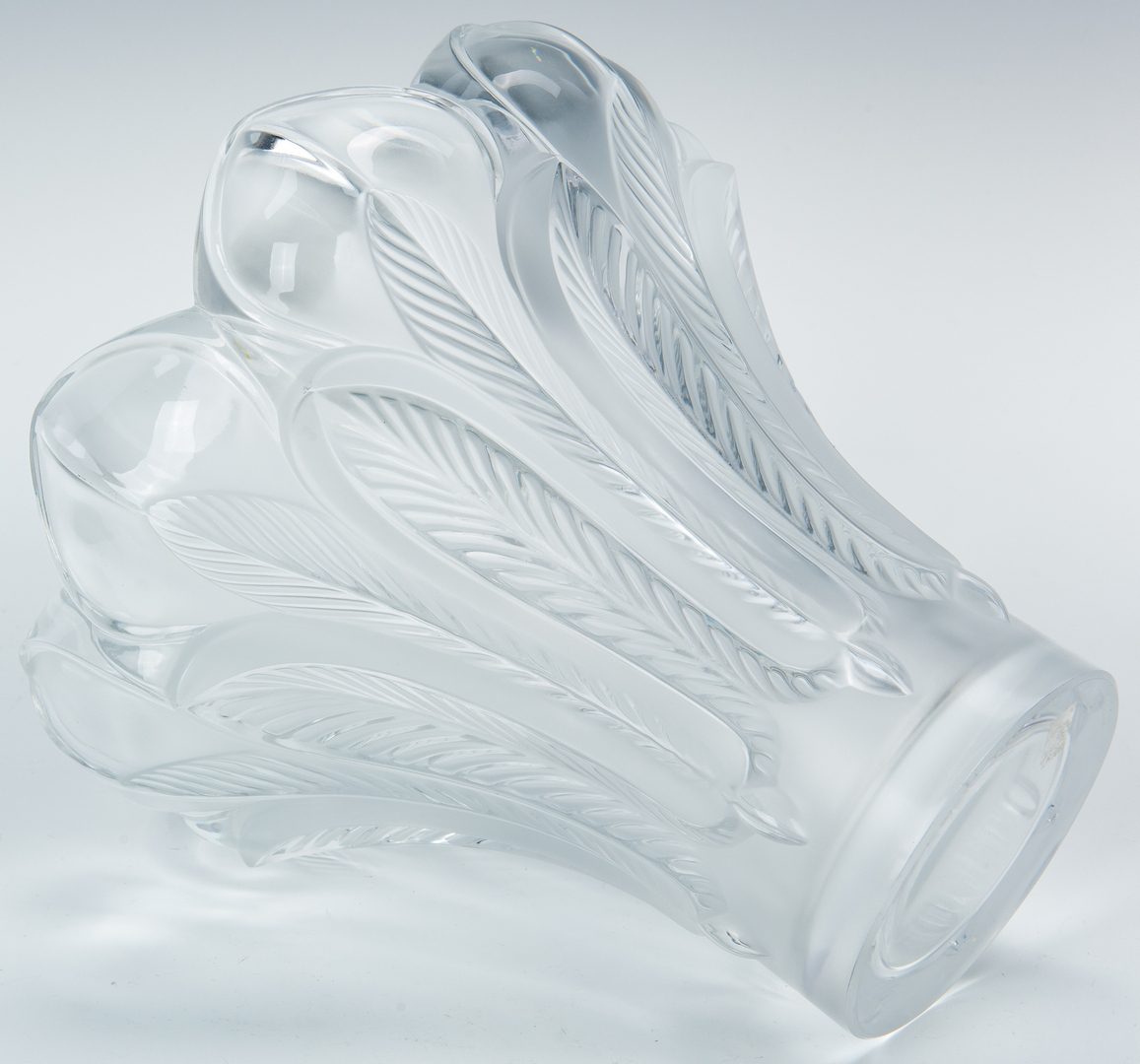 Lot 193: Lalique Esna Pattern Crystal Vase