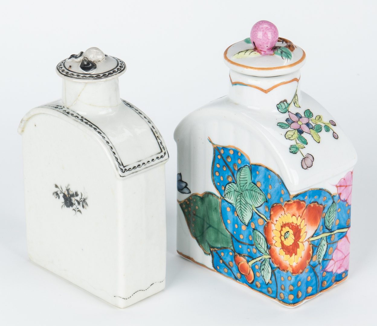 Lot 211: 4 Asian Porcelain Items, incl. tea caddies