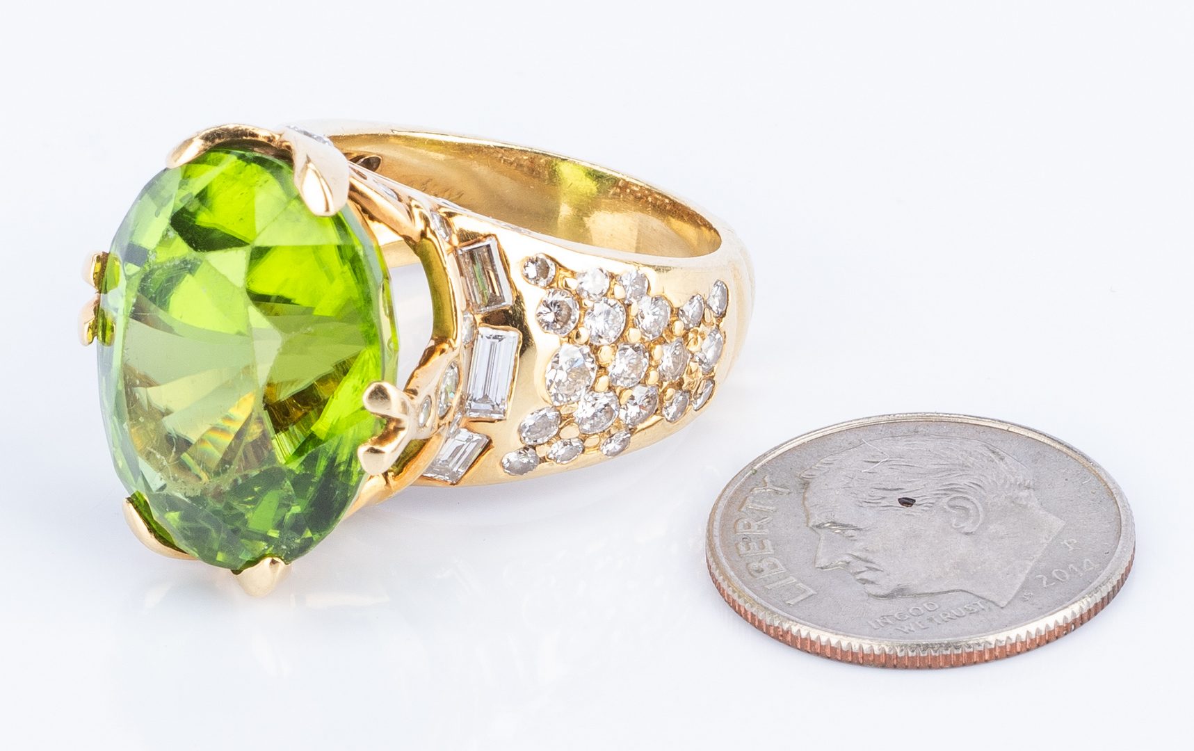 Lot 36: 18k Peridot Diamond Fashion Ring