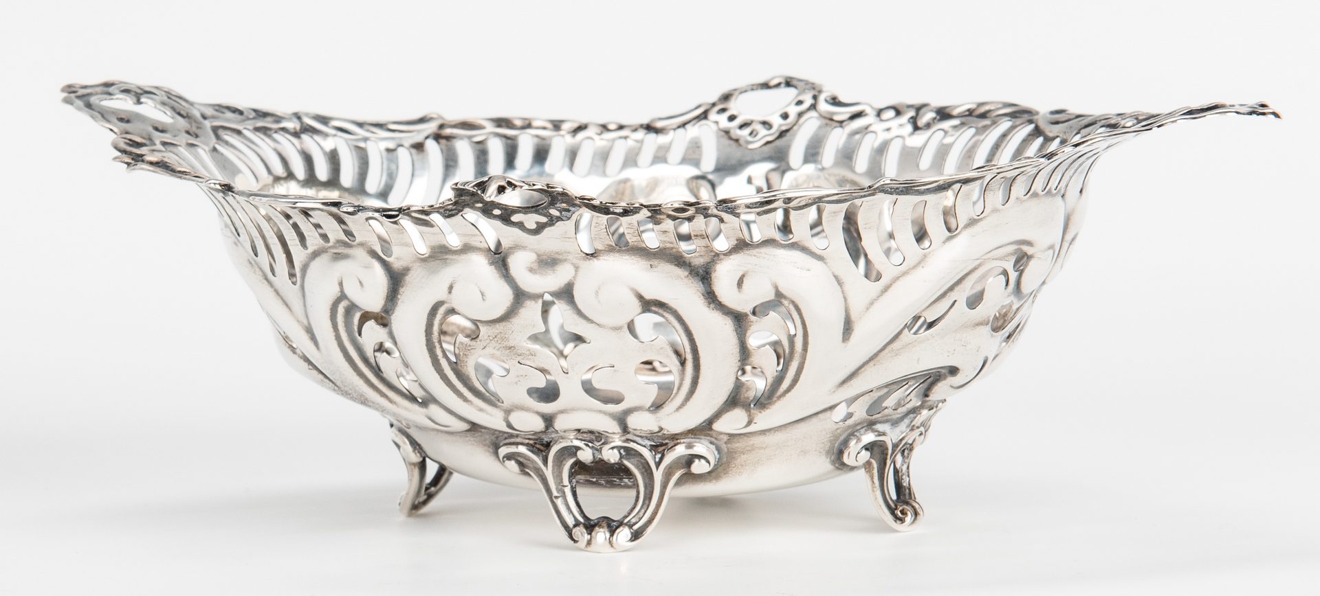 Lot 420: Pairpoint Silver Plateau & Gorham Sterling Nut Dish, 2 items