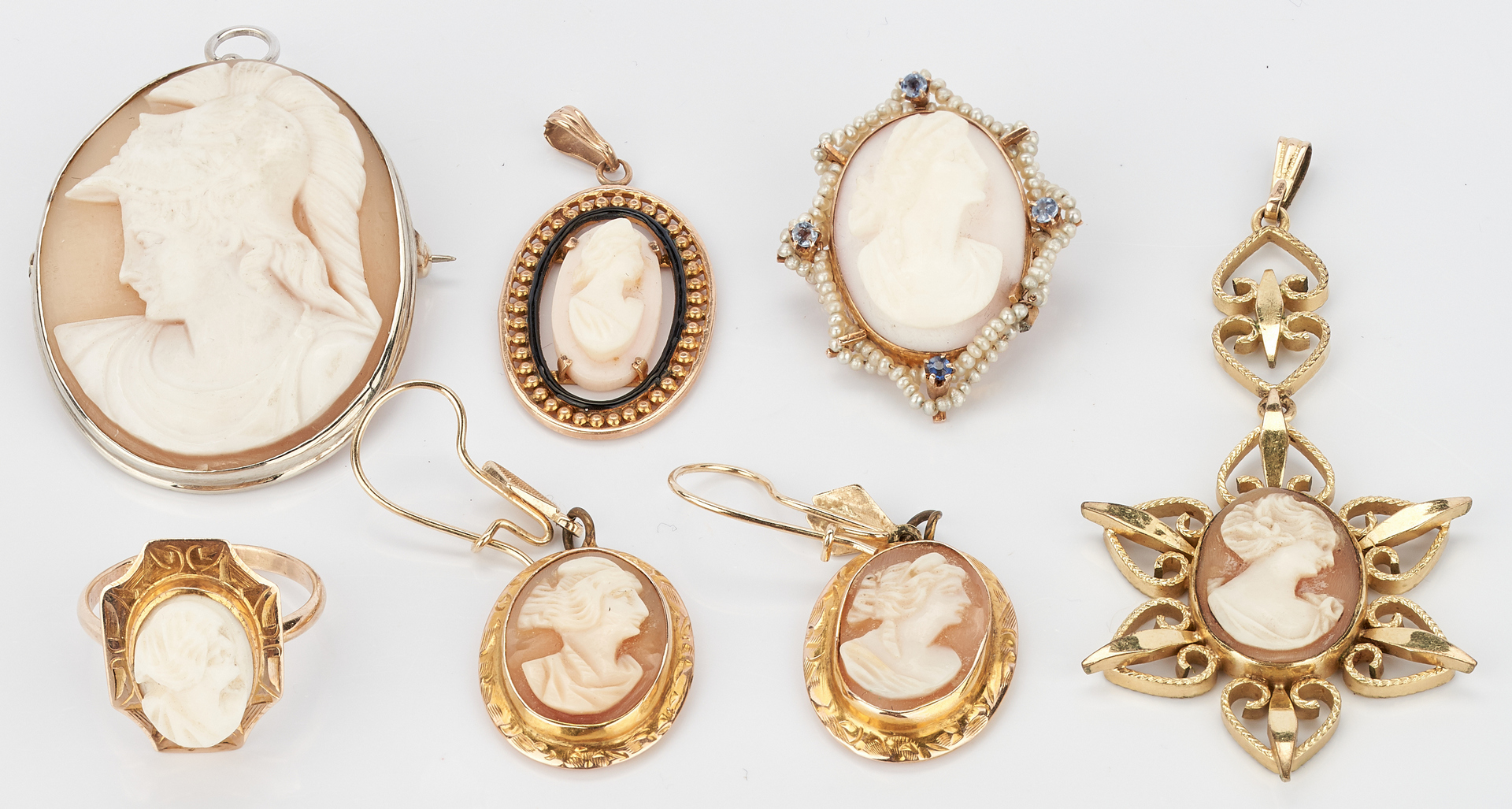 Lot 1017: 6 Gold and Cameo Jewelry Items