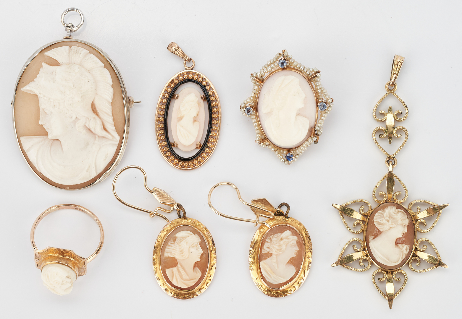 Lot 1017: 6 Gold and Cameo Jewelry Items