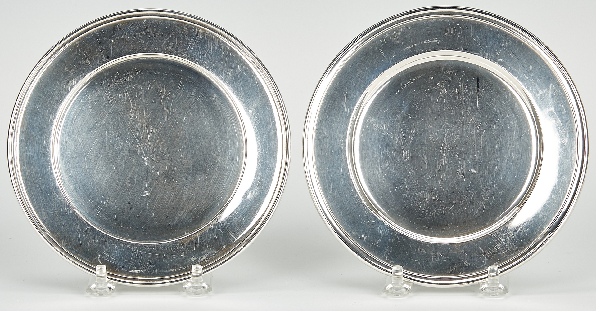 Lot 1041: 8 Sterling Silver Bread Plates, incl. Wallace