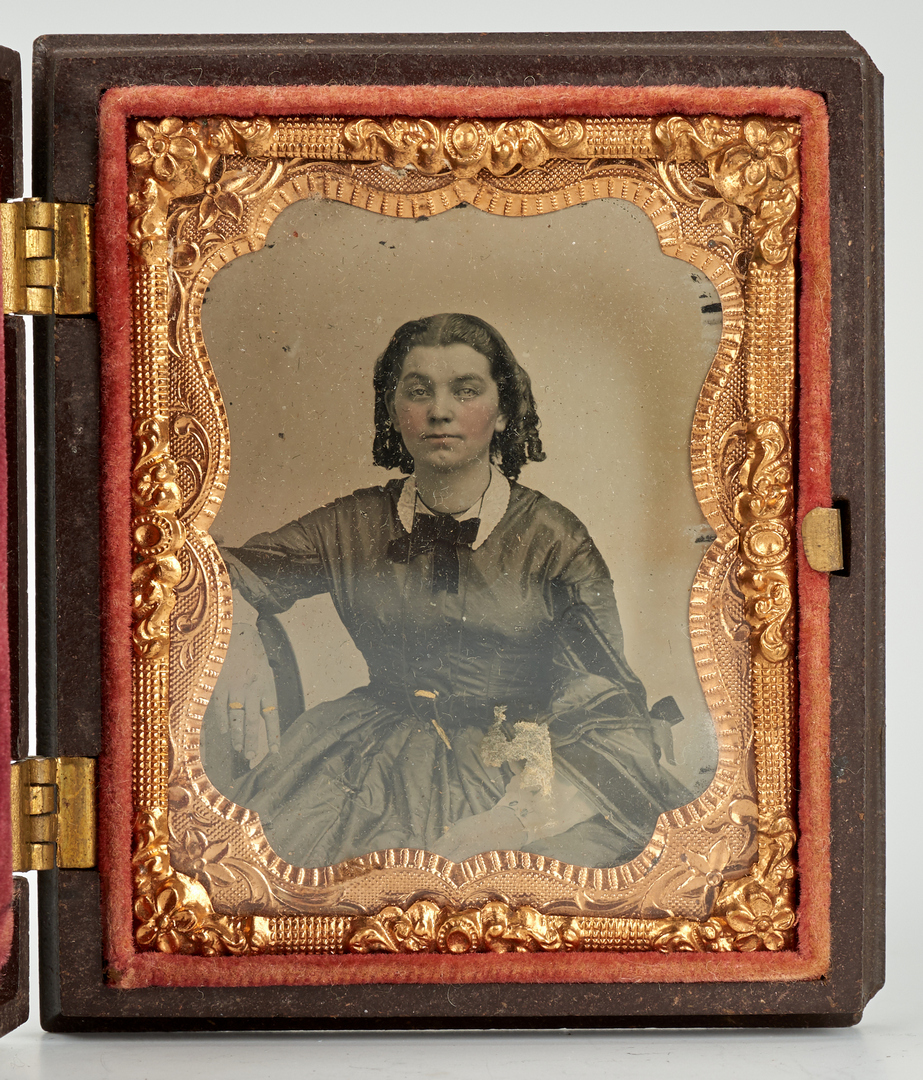 Lot 1046: 9 Cased Photography Portraits
