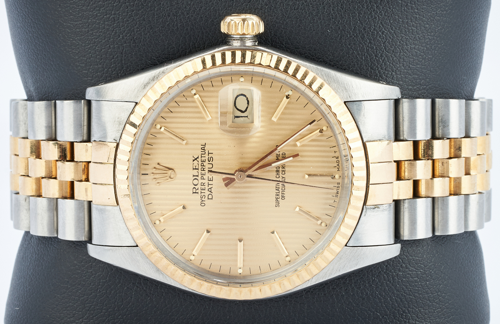 Lot 22: Mens Rolex Oyster Perpetual Datejust Wristwatch
