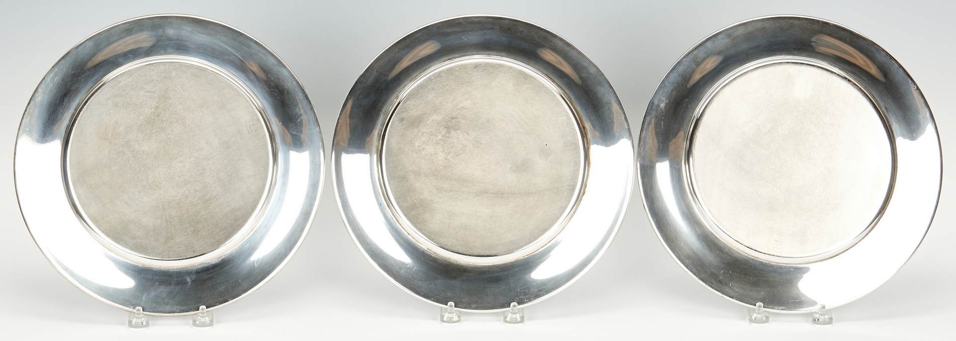 Lot 239: 8 Kirk Sterling Silver Chargers