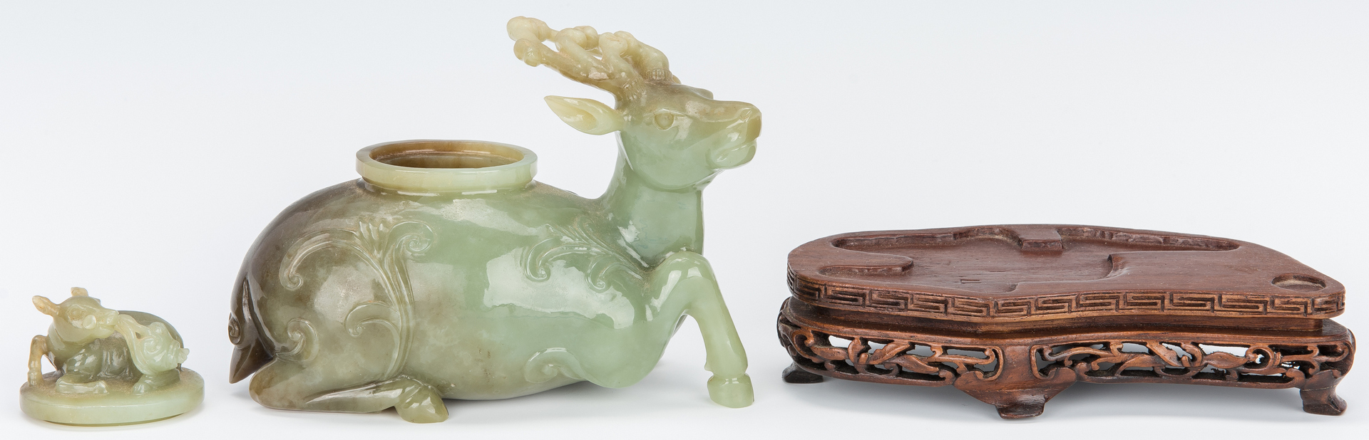 Lot 321: Chinese Jade Carved Figural Box, Deer w/ Deer Top