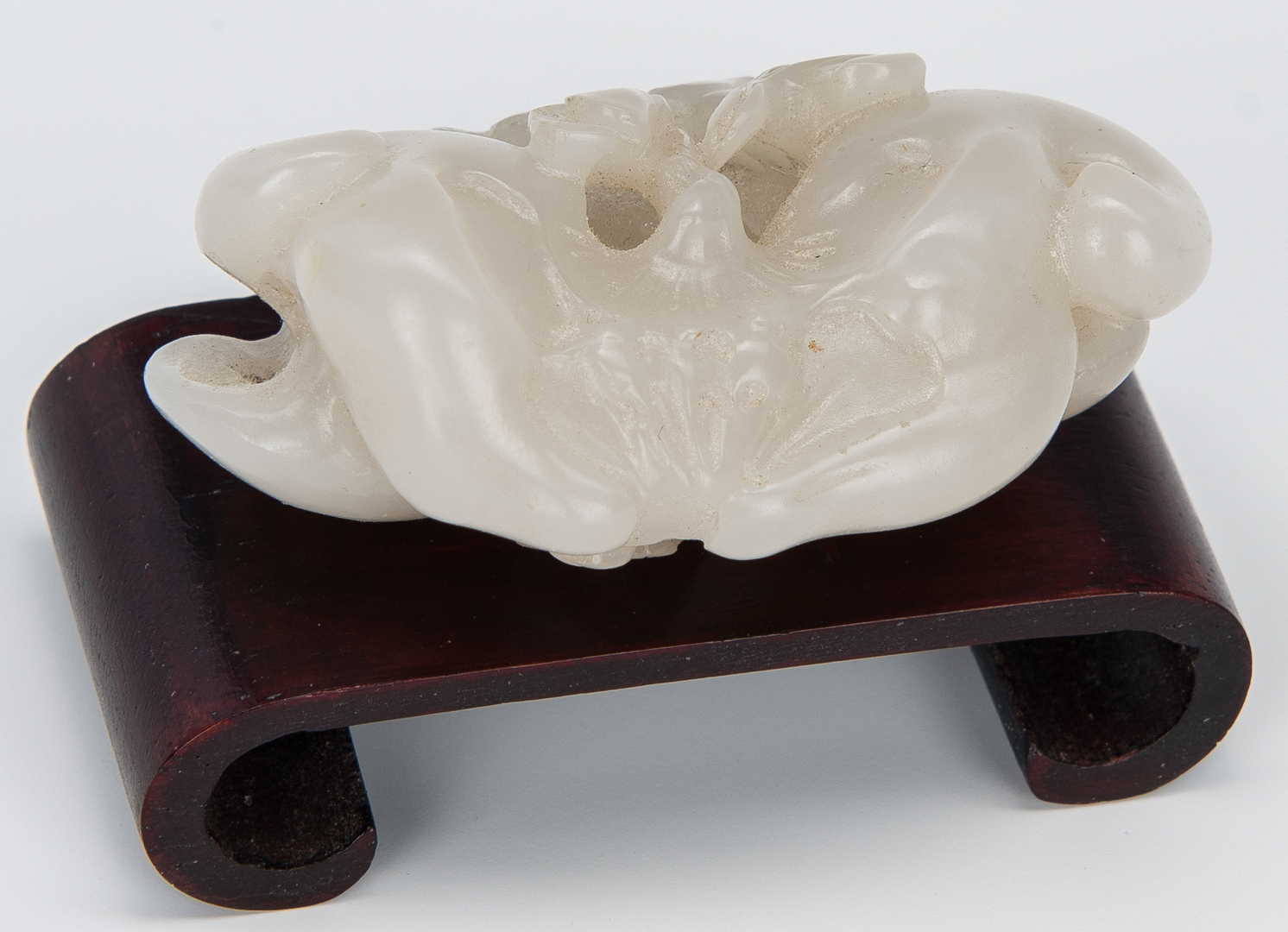 Lot 323: 4 Chinese Carved Jade Items