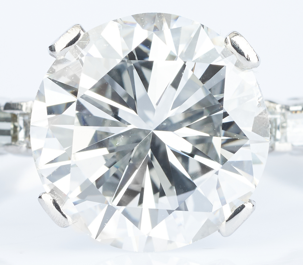 Lot 33: Plat. Ring, 4.85 CTW Round Diamond, GIA (SI1, F)