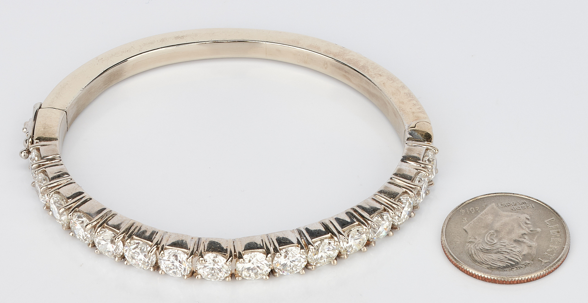 Lot 40: Diamond Bangle Bracelet, 6 ct t.w., 14k